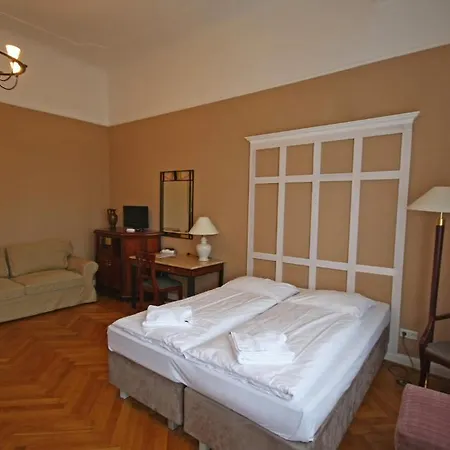 Hotel Am Adenauerplatz Отель