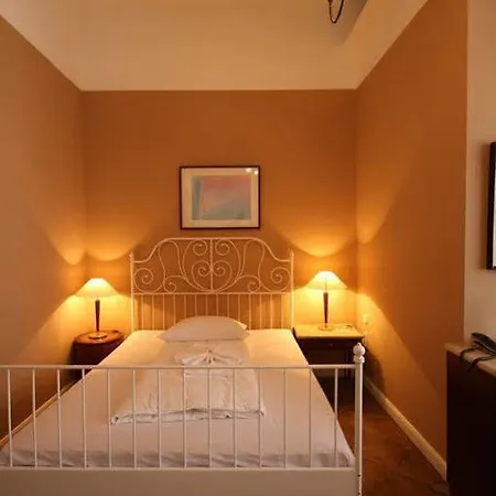 Hotel Am Adenauerplatz Отель