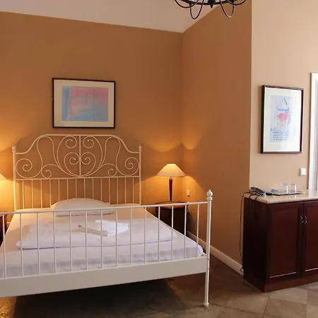 Hotel Am Adenauerplatz Отель