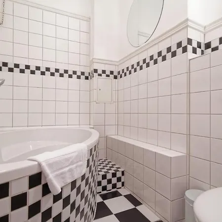 Hotel Am Adenauerplatz Отель 3*