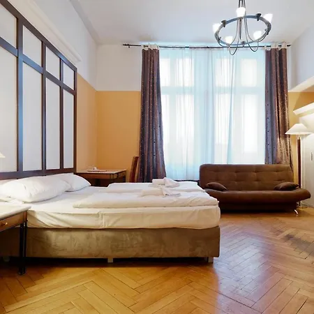 Отель Hotel Am Adenauerplatz
